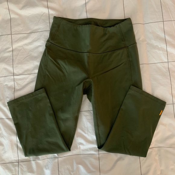 Lucy Performance Capri Leggings Bundle, 6 pairs. Size Med. Excellent condition!! - Picture 7 of 7